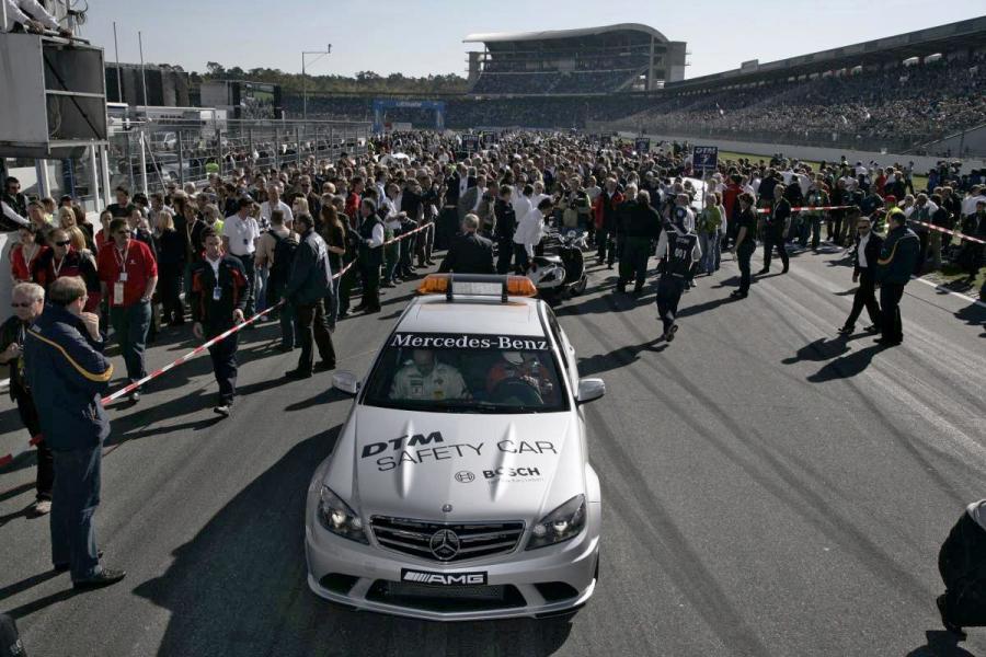  Mercedes-Benz C63 AMG Safety Car 2008 года  (фото 3 из 3)